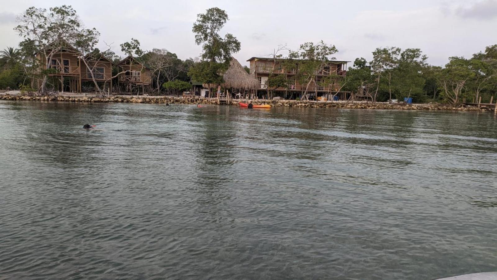 Hostel Villa Luz Beach Tintipan Island Exterior foto